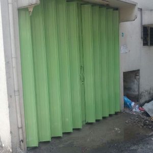 Collapsible Gate with Shutter Plate